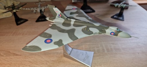 Corgi 48304 avro vulcan - corgi,